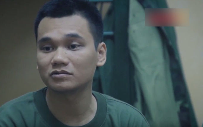 Biểu cảm của sao nam Việt khi bị cắt tóc trong quân ngũ