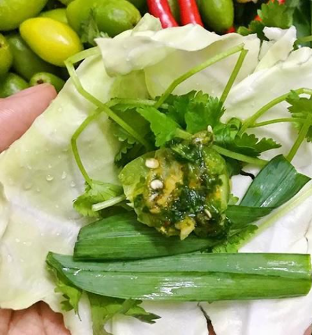 Nhót xanh chẩm chéo: In tư món ăn vùng cao được chị em săn lùng