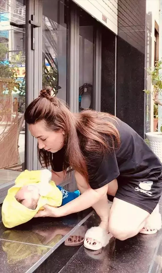 Cố ca sĩ Phi Nhung có con nuôi thứ 24: Vòng tay yêu thương nối dài