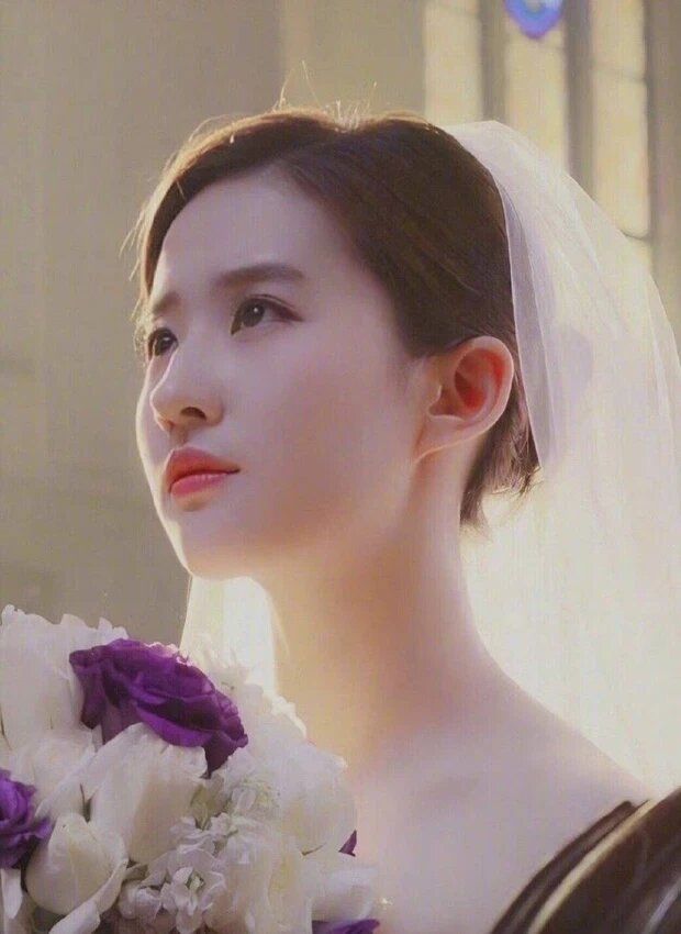 Cô dâu đẹp nhất Cbiz là Lưu Diệc Phi: Trên phim cũng không có góc chết