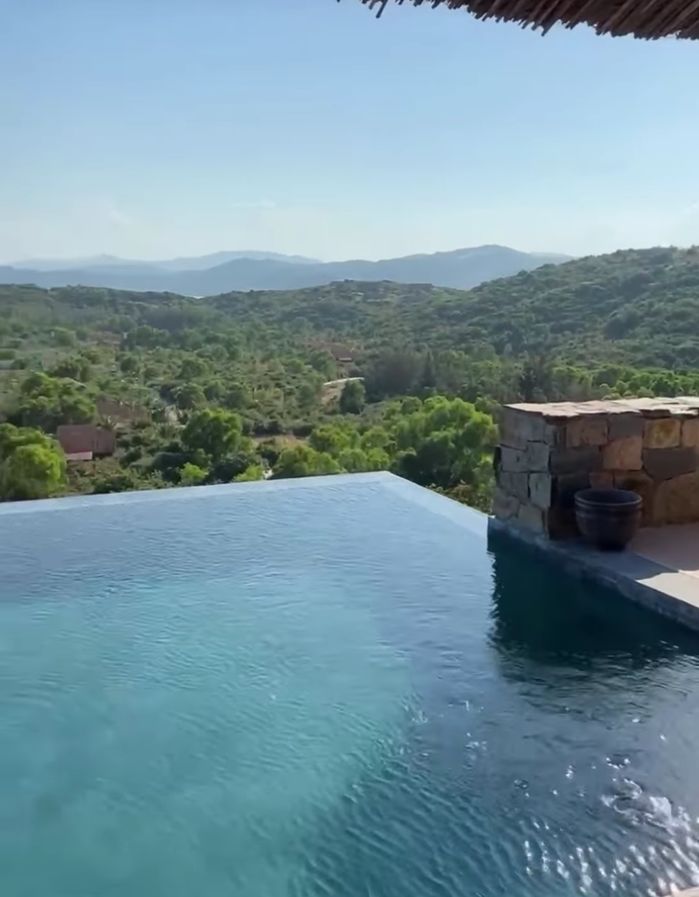 Có gì bên trong căn villa giá 90 triệu/đêm ở Phú Yên?