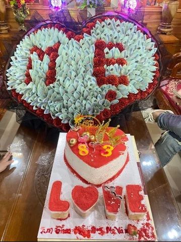 8/3 cô gái đang ở Nhật đặt bó hoa toàn tờ 500k ship về tặng mẹ