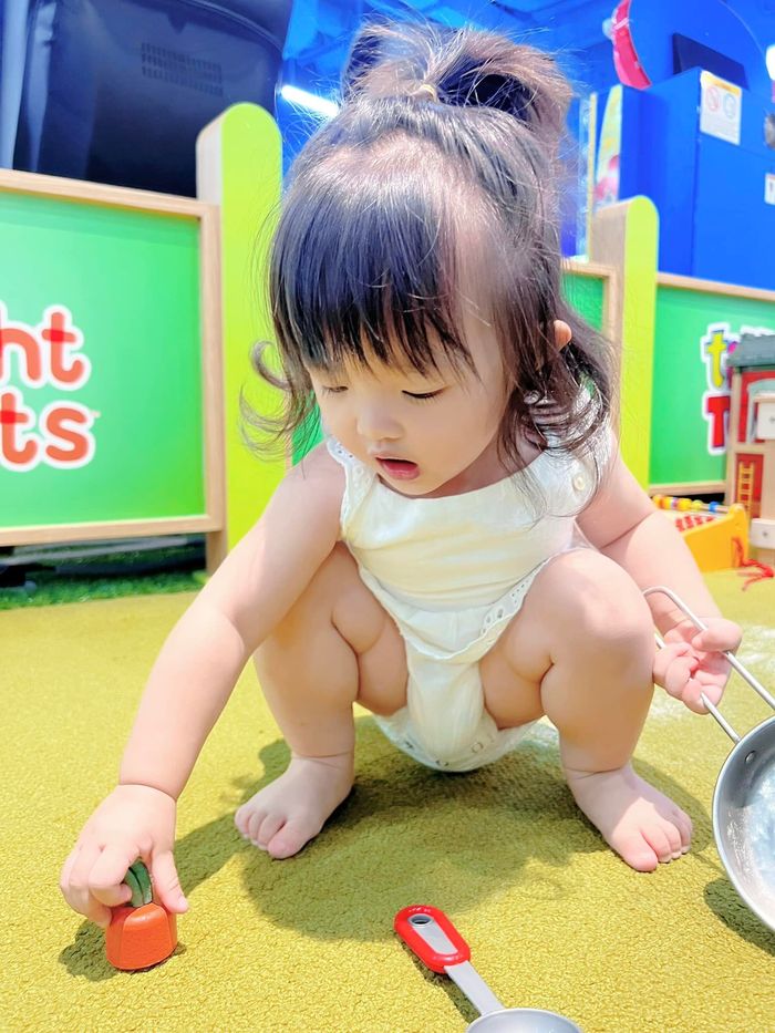 Con sao Việt bé xíu mà đã sở hữu mái tóc dày bồng bềnh
