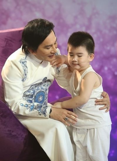 Con trai của NSƯT Kim Tử Long mới tí tuổi đã biết hát cải lương