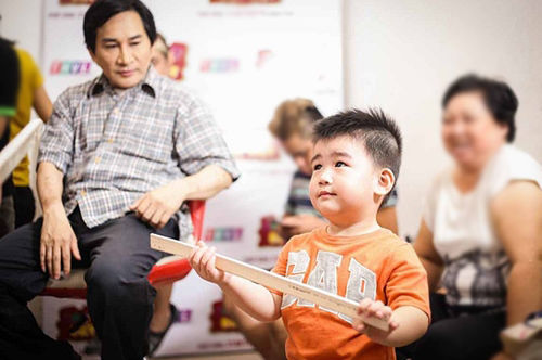 Con trai của NSƯT Kim Tử Long mới tí tuổi đã biết hát cải lương