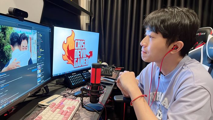 Cris Phan đổi đời: nhà xe đầy đủ, có cả nút YouTube kim cương