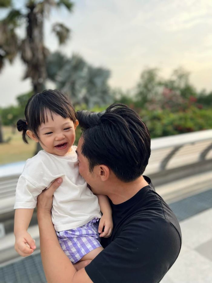 Cường Đô La có con gái đáng tiền: hết rửa xe đến tưới cây cho bố