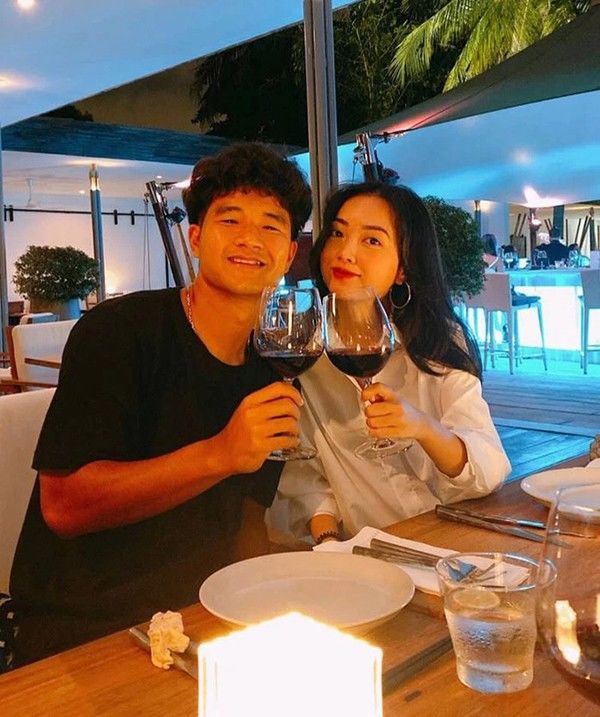 Dàn cầu thủ phát cẩu lương ngày 8/3: Hồng Duy khoe bạn gái