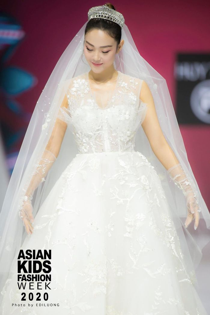 Đi tìm mẫu váy cưới phù hợp với cô dâu Minh Hằng: có bộ 350 triệu