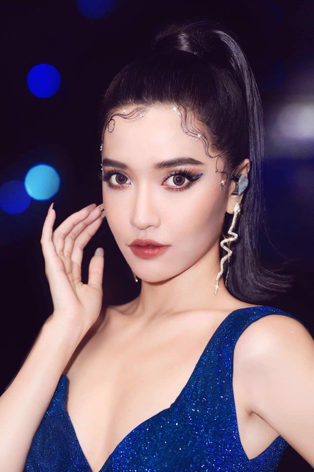 Đính đá lên móng xưa rồi, mỹ nữ Việt giờ chuộng đính lên mắt, lên tóc