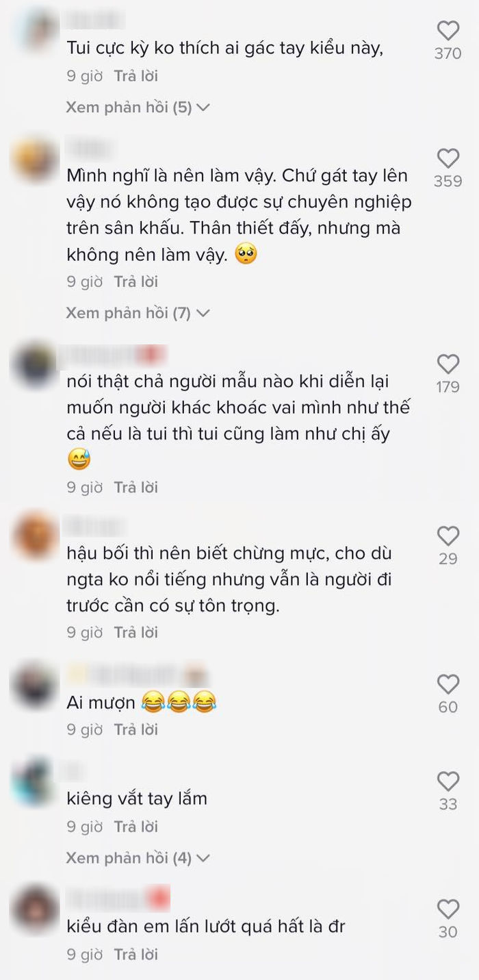 Đỗ Nhật Hà hất tay Lương Mỹ Kỳ trên sân khấu show thời trang