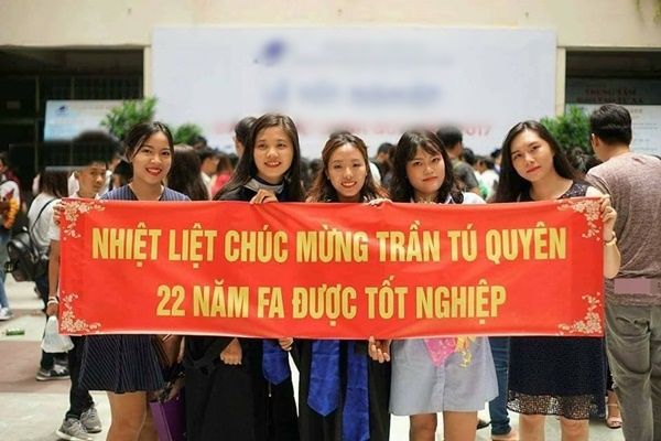 Gái ế 22 tuổi tốt nghiệp ĐH, hội bạn chúc mừng sẵn tiện kiếm bồ giùm