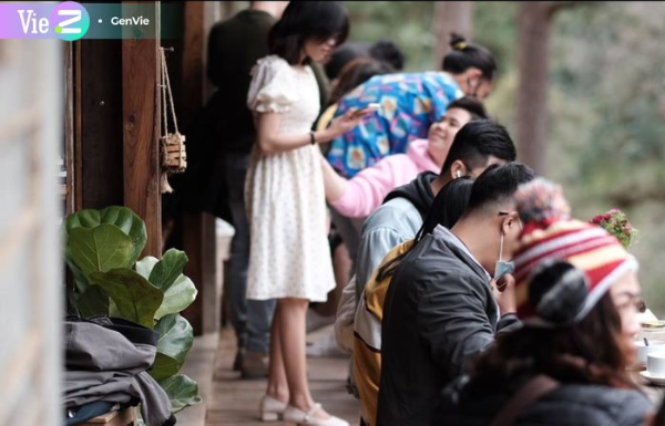 Gương xuyên thấu độc đáo ở Đà Lạt: Giới trẻ tha hồ sống ảo