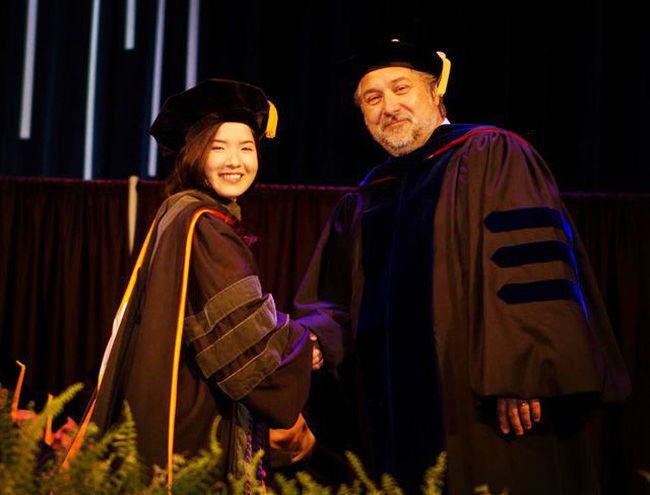 Góc nở mày nở mặt: Cô gái Bình Định tốt nghiệp thủ khoa đại học tại Mỹ