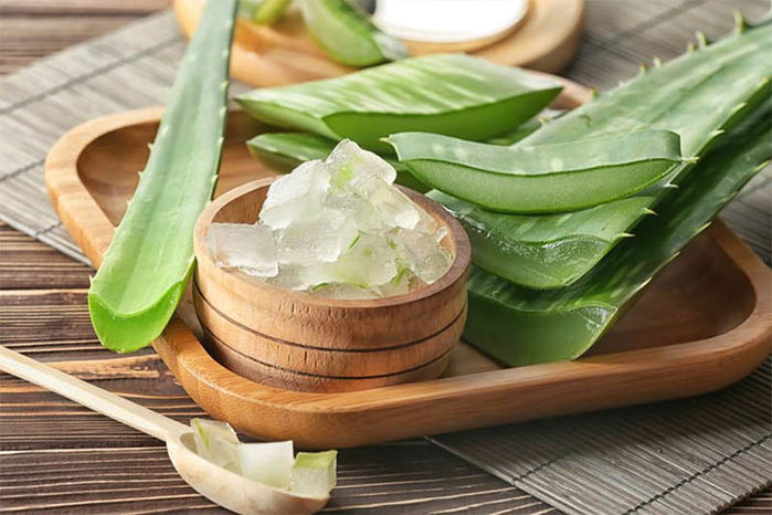Hậu Covid tóc rụng thành chùm: Vợ Lý Hải dùng nha đam cứu mái tóc