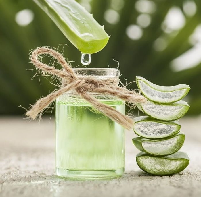 Hậu Covid tóc rụng thành chùm: Vợ Lý Hải dùng nha đam cứu mái tóc