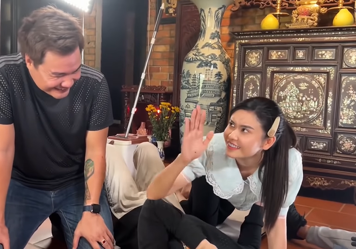 Hậu trường Chi Dân chủ động hôn Trương Quỳnh Anh ngoài kịch bản