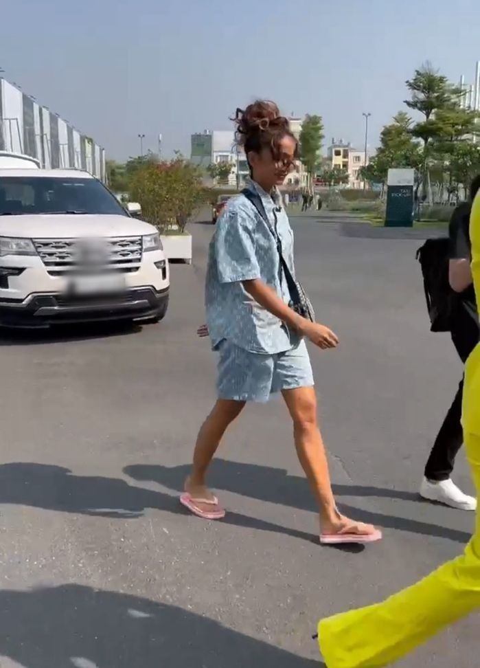 H'Hen Niê đi tìm người kế nhiệm: lúc đi hết hồn, lúc xuất hiện hết lời