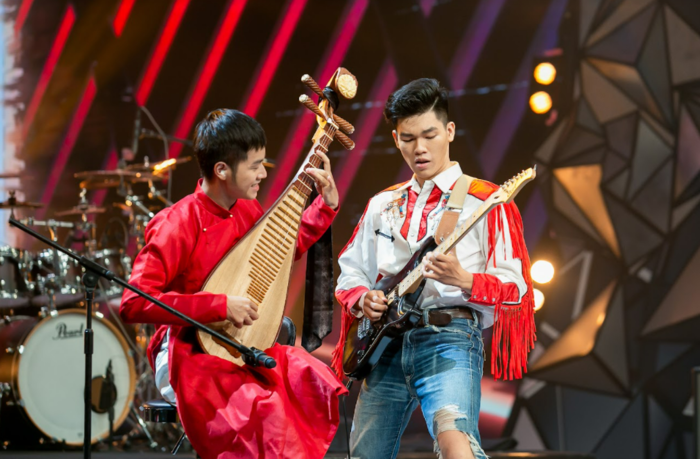 Hình ảnh không lên sóng: HLV Rock Việt tập thể dục để có sức quay tiếp