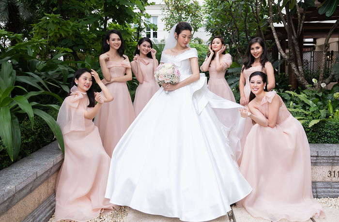 Hoa hậu Khánh Vân cứ lên đồ đi đám cưới là khiến cô dâu phải dè chừng