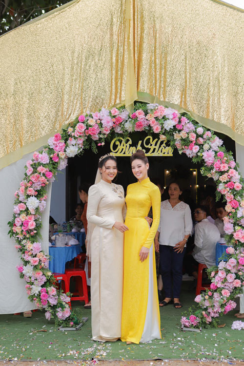 Hoa hậu Khánh Vân cứ lên đồ đi đám cưới là khiến cô dâu phải dè chừng
