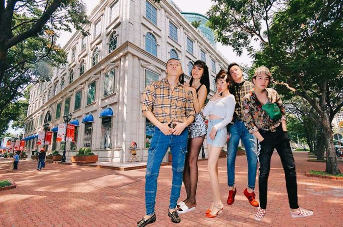 Hội bạn Vbiz lầy từ show thực tế ra đời thực: bắt trend cũng tấu hề
