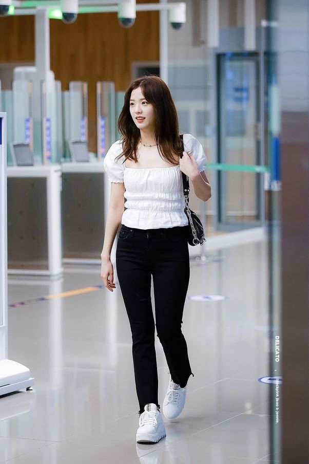 Idol có thời trang sân bay đẹp và xấu nhất 2022 theo phóng viên Hàn