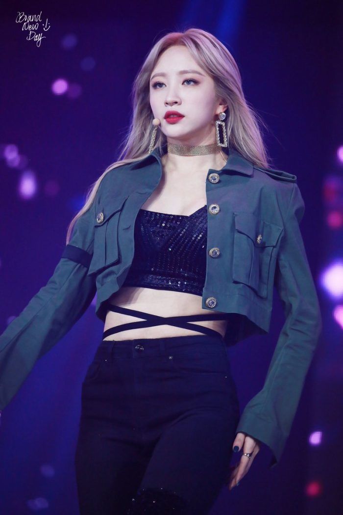 Idol khiến fan chào thua vì vụng về: Rèm cửa cũng không yên với Somi