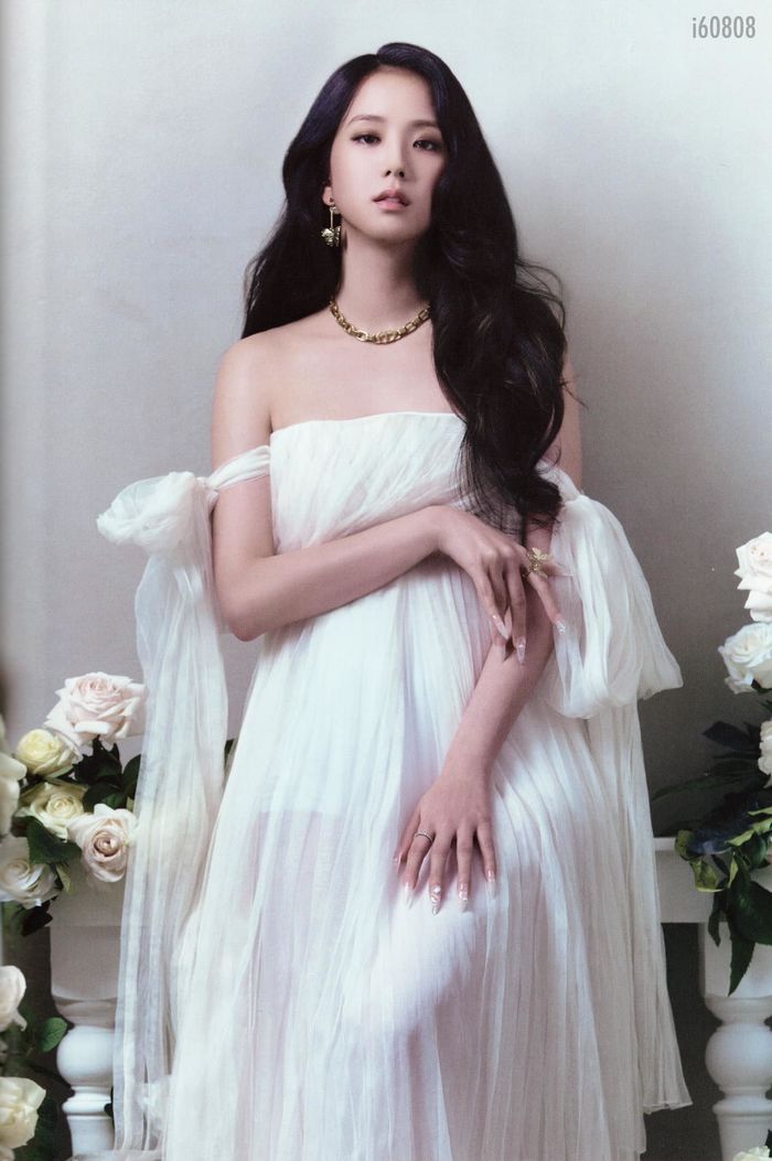 Jisoo tại Paris Fashion Week: Bị chê nhưng thống trị truyền thông