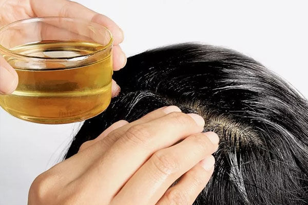Tỏi ngâm dầu ô liu: Bí quyết giúp chị em tránh xa nỗi lo rụng tóc