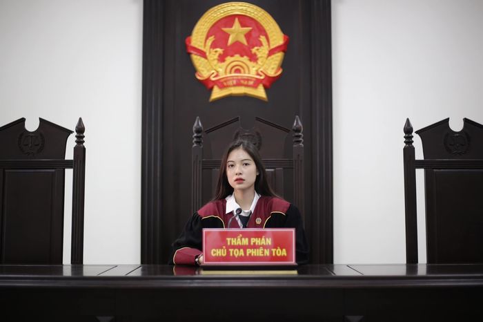 Khi hotgirl thẩm phán gieo thương nhớ: In4 được CĐM săn lùng