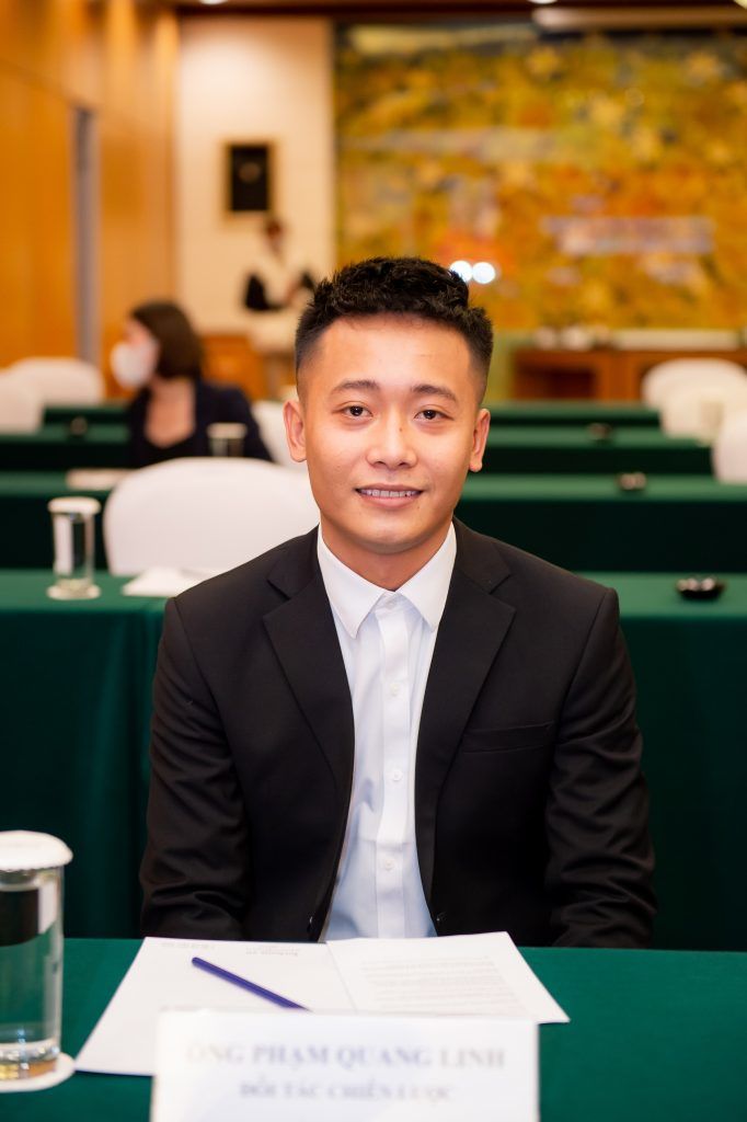Làm YouTube còn kiêm chức Phó chủ tịch, Quang Linh Vlogs giàu cỡ nào?