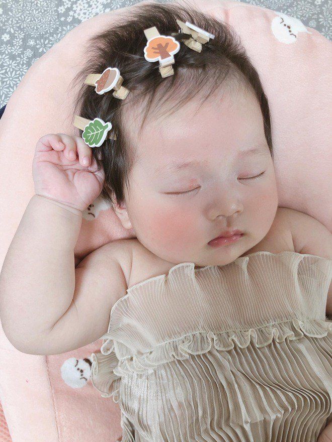 Lấy chồng Hàn, cô thợ làm tóc đẻ con gái xinh đẹp như thiên thần