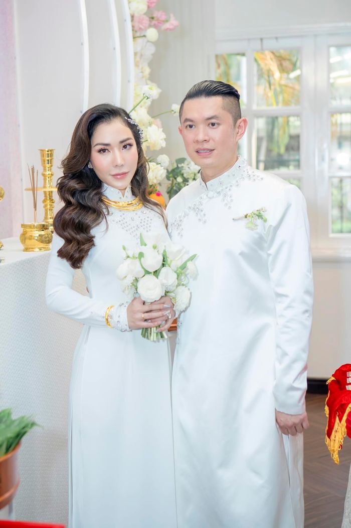 Lễ đính hôn của cô dâu 100 lượng vàng: Dàn sao việt nô nức chúc mừng