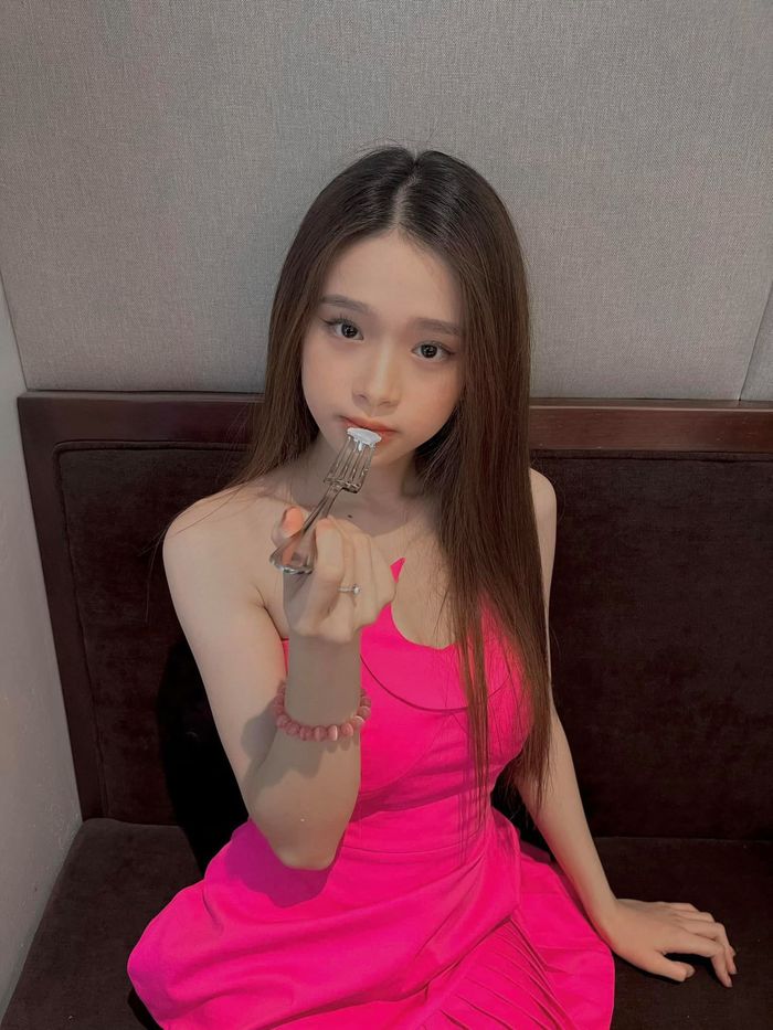 Linh Ka sau 2 năm Nam tiến: 20 tuổi eo thon dáng nuột