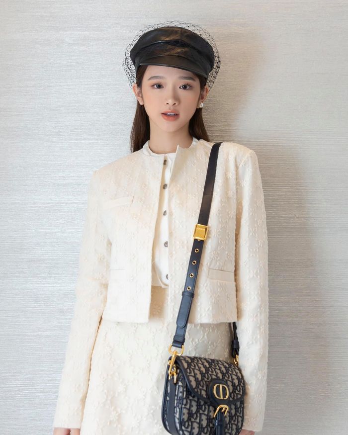 Loạt ảnh chứng minh Linh Ka đã lớn: 20 tuổi không còn chín ép
