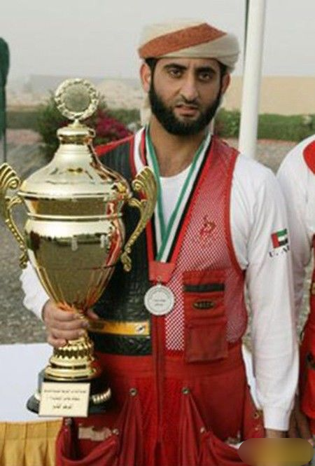 Nữ bồi bàn nghèo một bước lên tiên khi lọt mắt xanh hoàng tử Dubai
