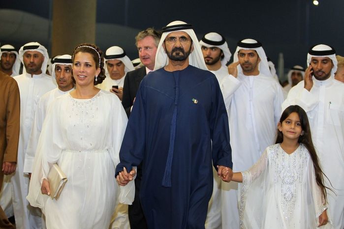 Nữ bồi bàn nghèo một bước lên tiên khi lọt mắt xanh hoàng tử Dubai