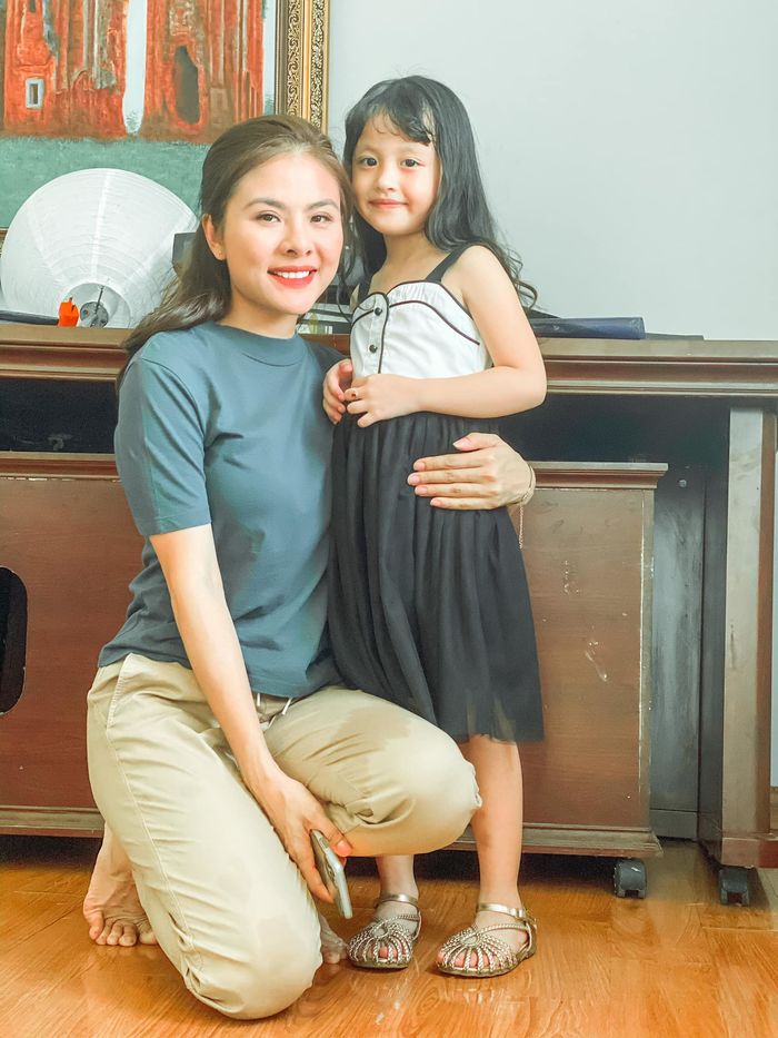 Mẹ đơn thân nuôi con gái trở thành mẫu nhí, vì con mà hy sinh tất cả