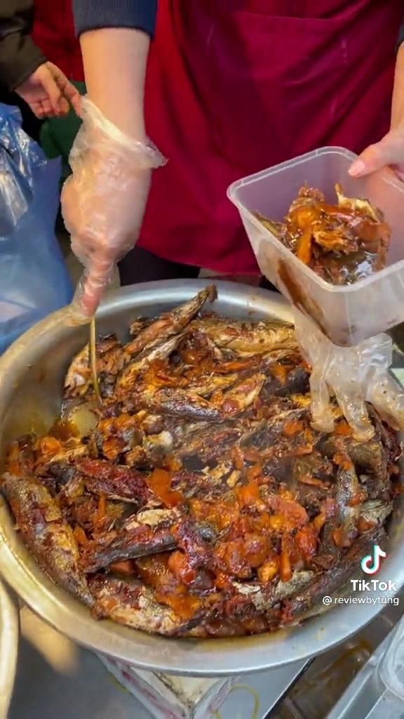 Món ngon nức tiếng của khu nhà giàu ở Hà Nội: một khứa cá kho 300k 
