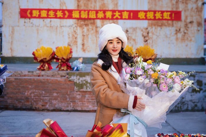 Mỹ nhân Cbiz bị chụp lén: Đôi chân Triệu Lệ Dĩnh có đẹp như lời đồn?