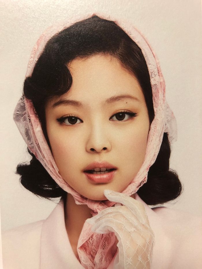 Mỹ nhân Kpop sang chảnh với phong cách cổ điển: Rosé tựa minh tinh xưa
