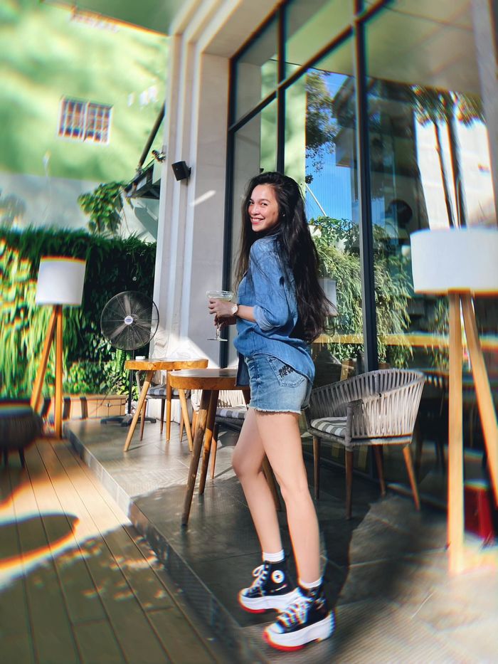 Mỹ nhân Việt biến hóa streetstyle chỉ với quần short jean