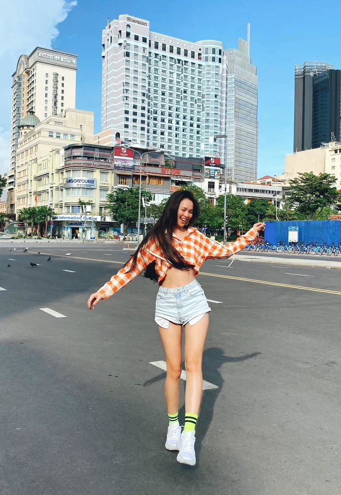 Mỹ nhân Việt biến hóa streetstyle chỉ với quần short jean