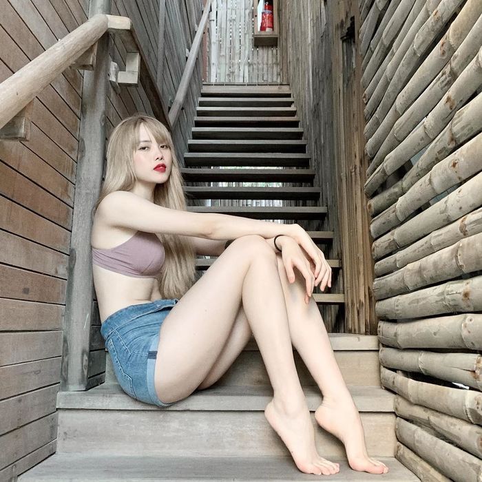 Mỹ nhân Việt biến hóa streetstyle chỉ với quần short jean