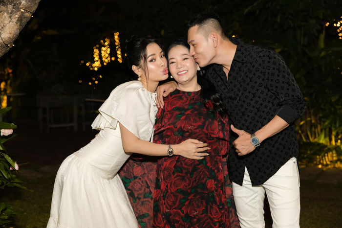 Mỹ nhân Việt chưa cưới đã có vị trí ở nhà bạn trai: Linh Rin quá khéo