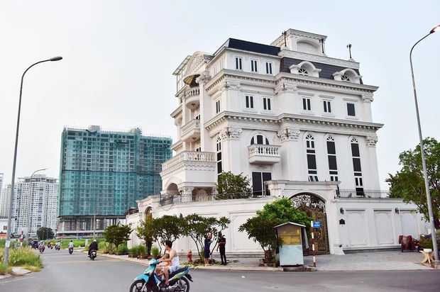 Mỹ nhân Việt sở hữu bất động sản đếm không hết: Lý Nhã Kỳ dư 9 căn nhà