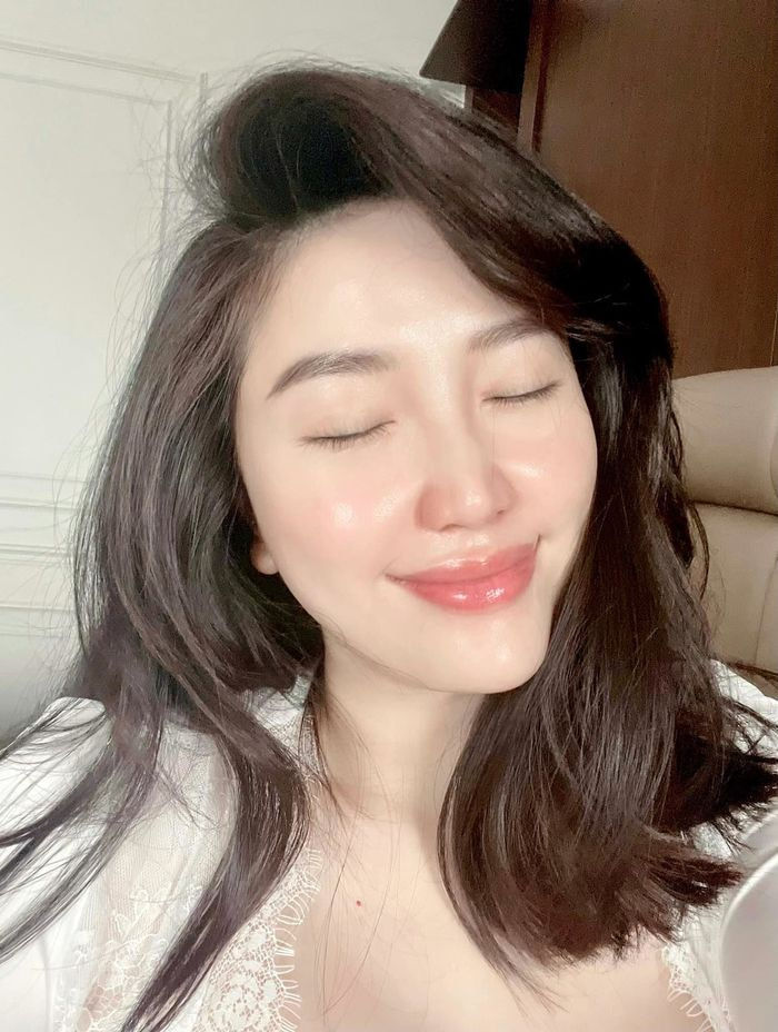 Mỹ nhân Việt sở hữu làn da thủy tinh: Bảo Thy trắng phát sáng