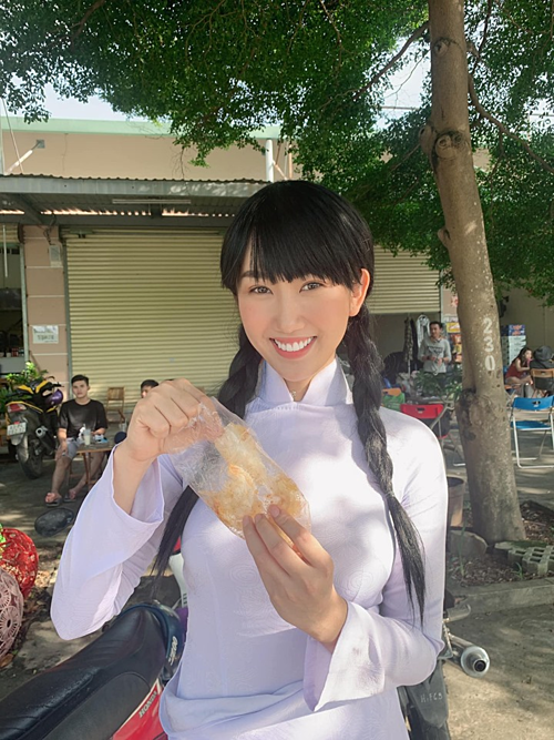 Mỹ nhân Việt tết tóc 2 bên: H'Hen Niê, Kim Duyên như búp bê Annabelle