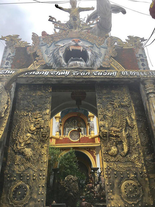 Ngôi nhà 10 tỷ đồng ở Hưng Yên như động Ngưu Ma Vương trong Tây Du Ký